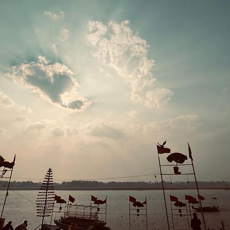 Tandon Lodge On The Ganga Ghat Homestay Варанаси Екстериор снимка