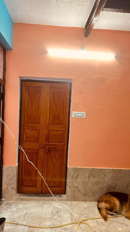 Tandon Lodge On The Ganga Ghat Homestay Варанаси Екстериор снимка
