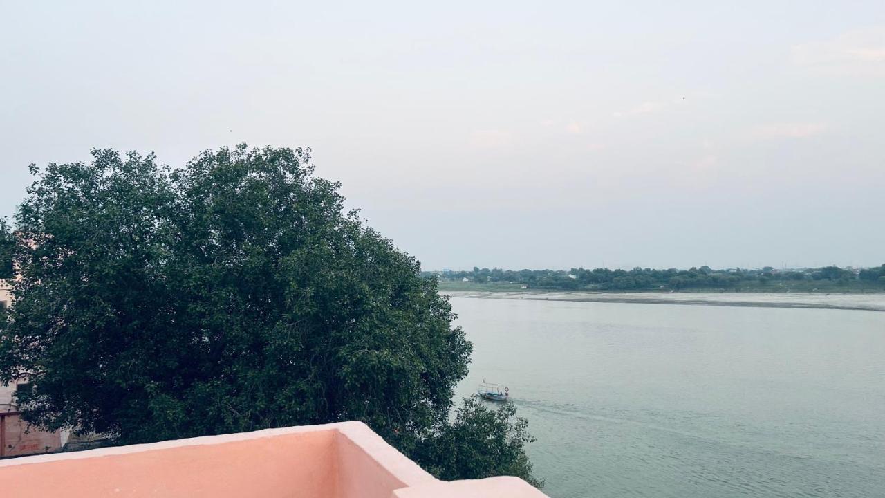 Tandon Lodge On The Ganga Ghat Homestay Варанаси Екстериор снимка