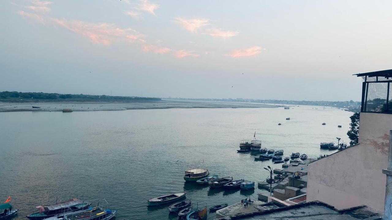 Tandon Lodge On The Ganga Ghat Homestay Варанаси Екстериор снимка