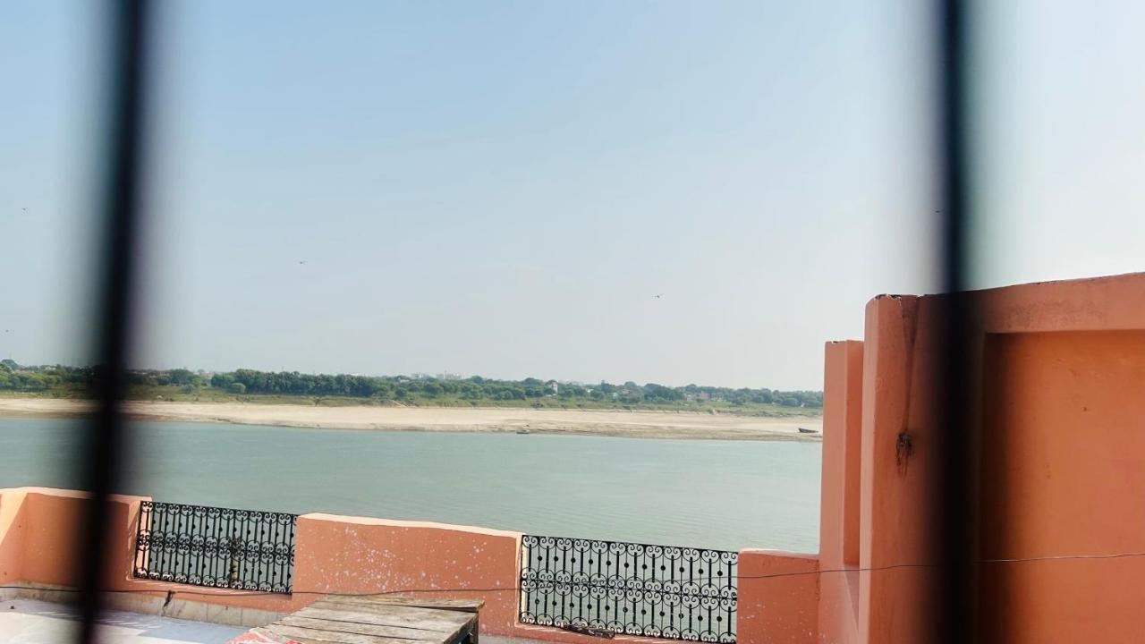 Tandon Lodge On The Ganga Ghat Homestay Варанаси Екстериор снимка