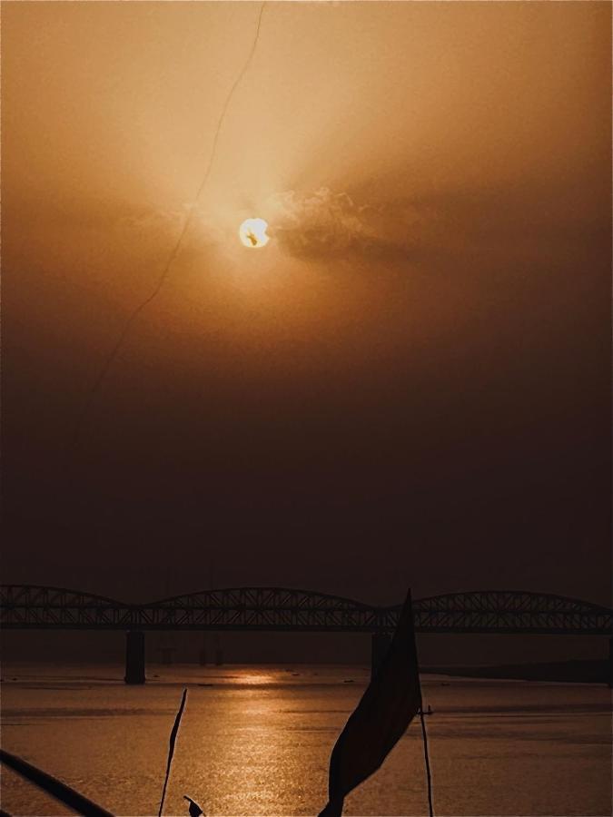 Tandon Lodge On The Ganga Ghat Homestay Варанаси Екстериор снимка