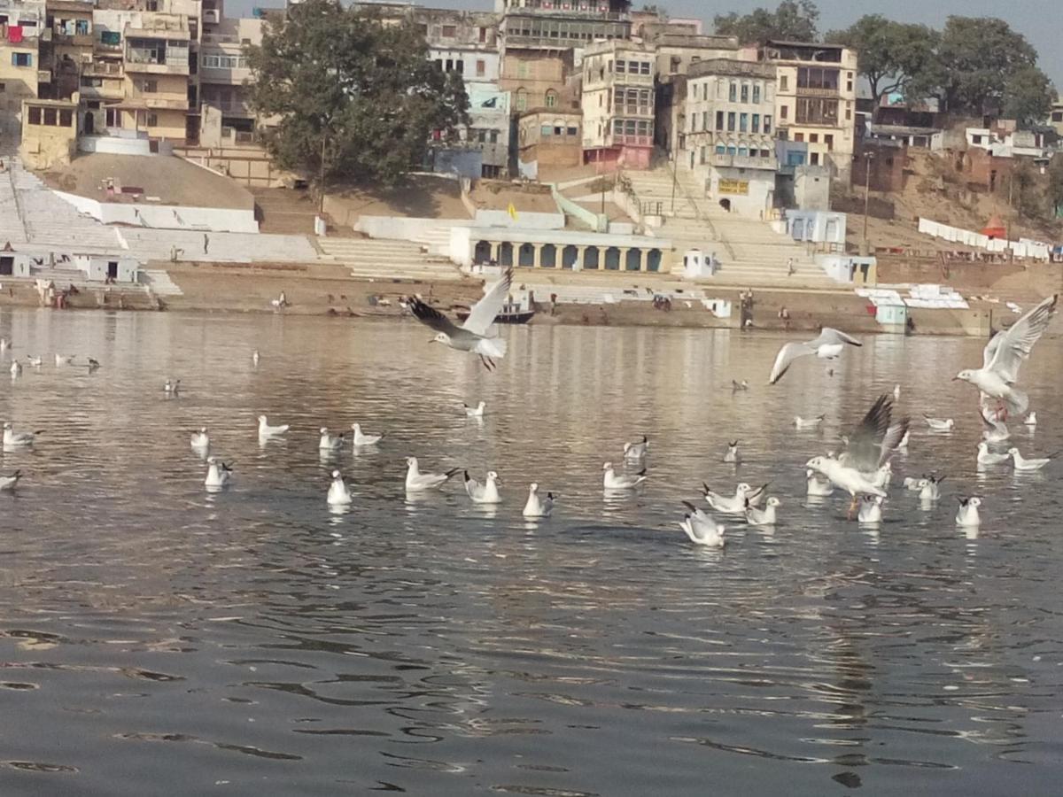 Tandon Lodge On The Ganga Ghat Homestay Варанаси Екстериор снимка