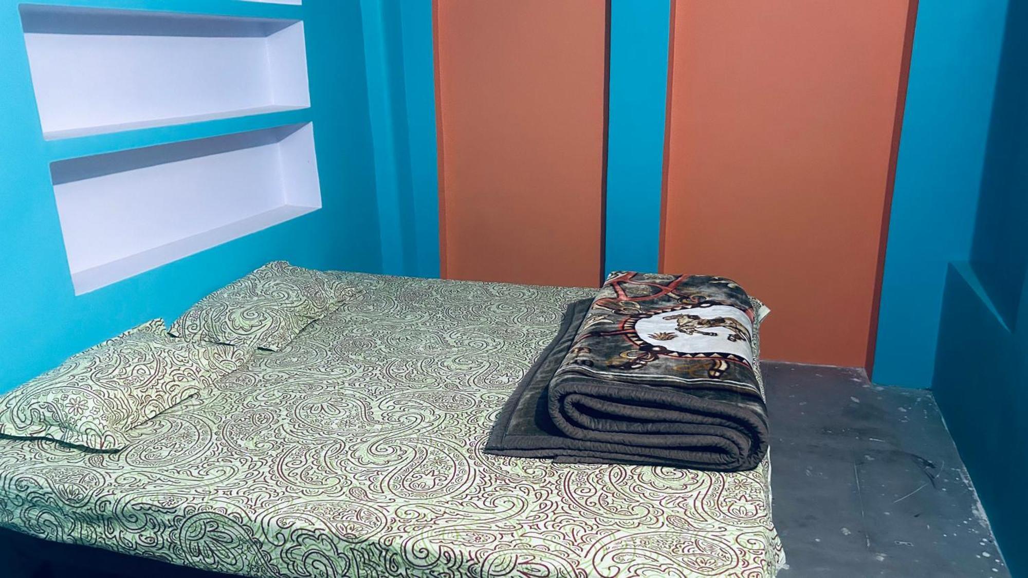 Tandon Lodge On The Ganga Ghat Homestay Варанаси Екстериор снимка