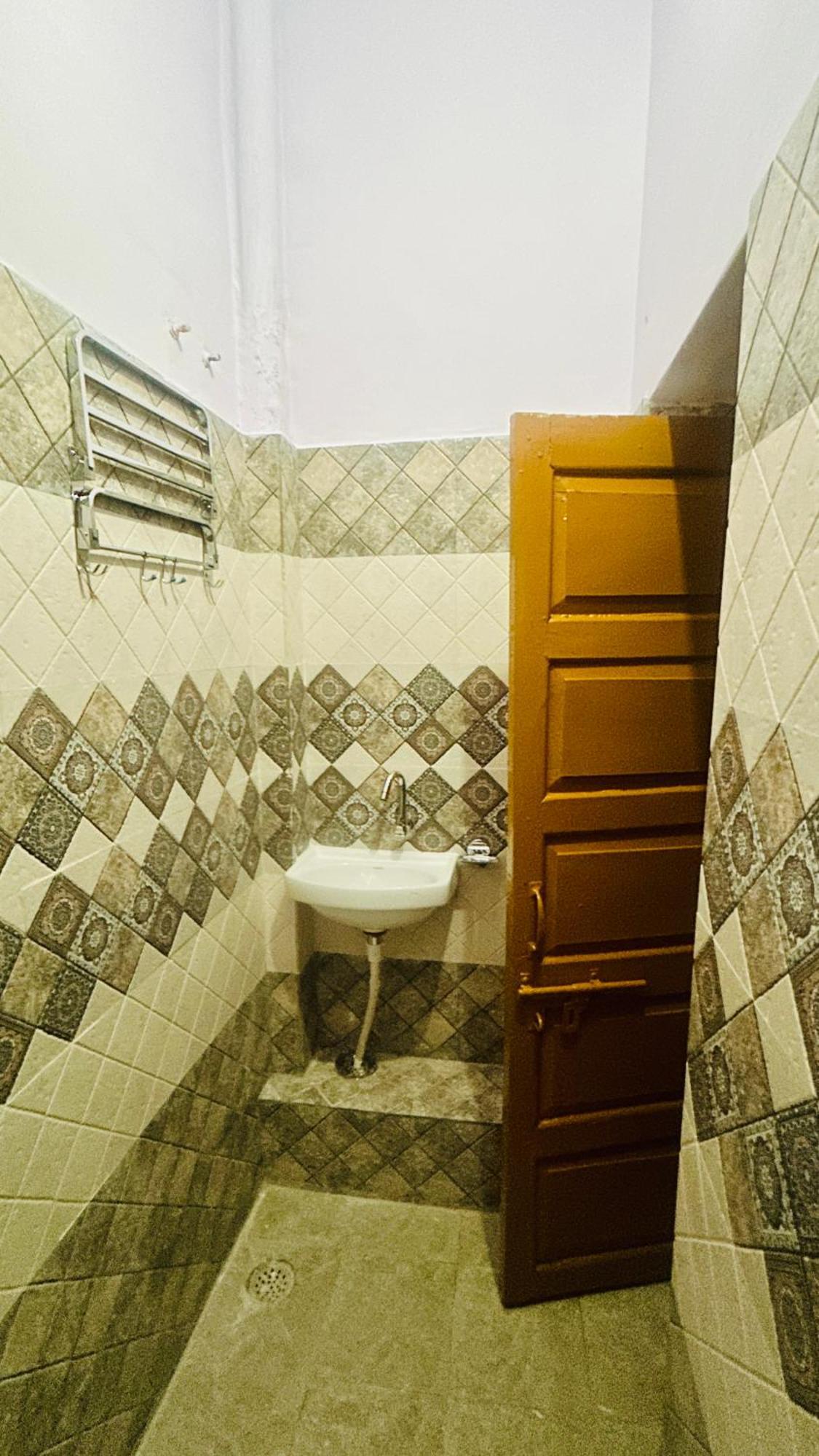 Tandon Lodge On The Ganga Ghat Homestay Варанаси Екстериор снимка