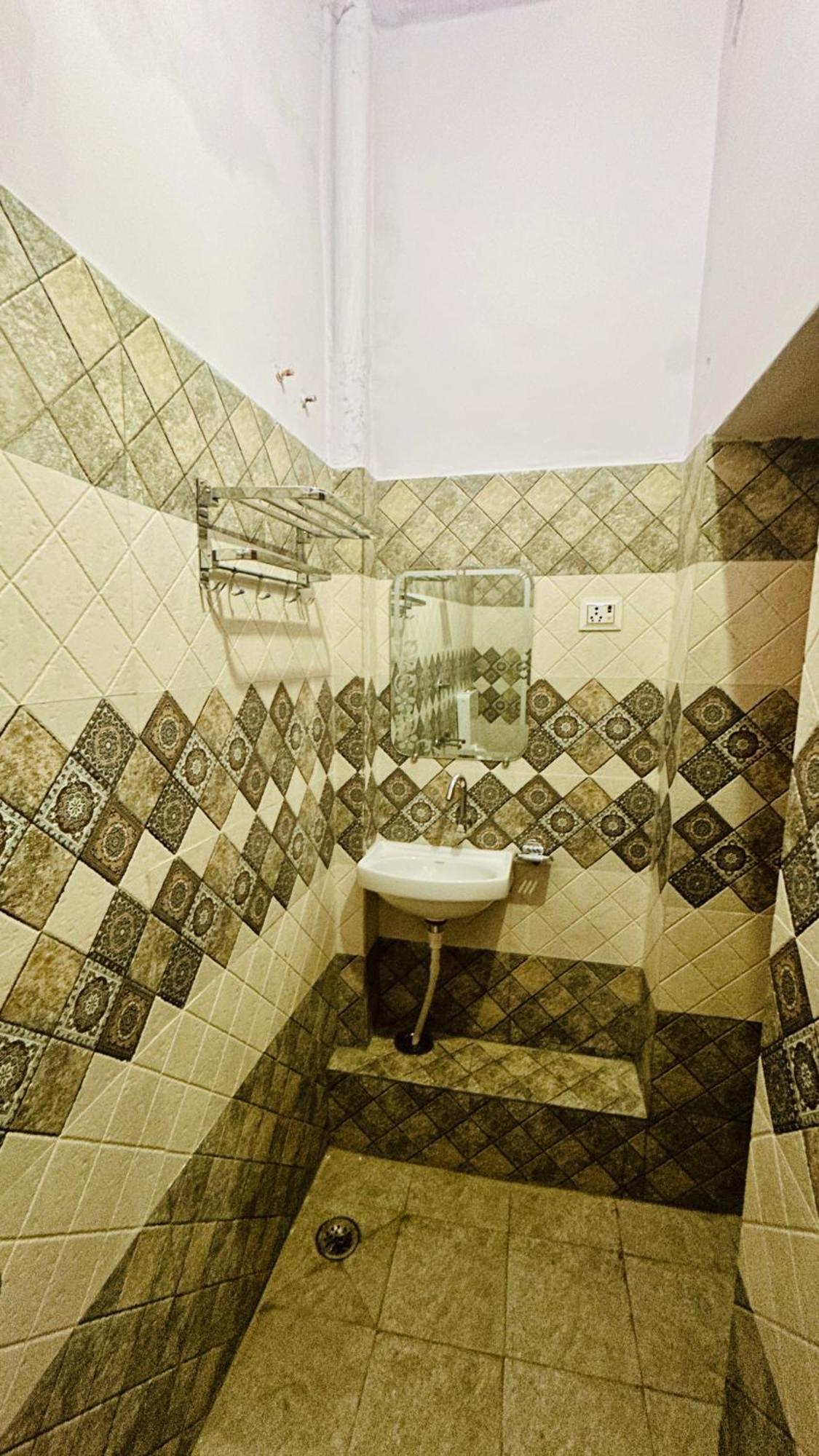 Tandon Lodge On The Ganga Ghat Homestay Варанаси Екстериор снимка